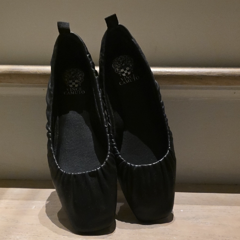 Vince Camuto Black Ruched Ballet Flats